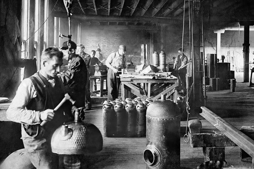 Photo of Laciny Shop in early 1900s