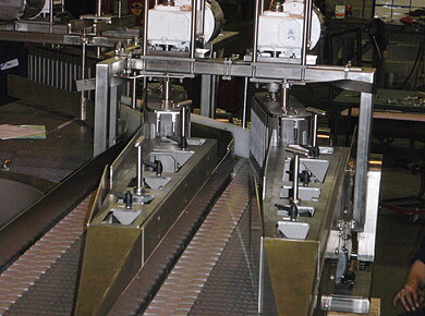 Vertical Conveyor Machine
